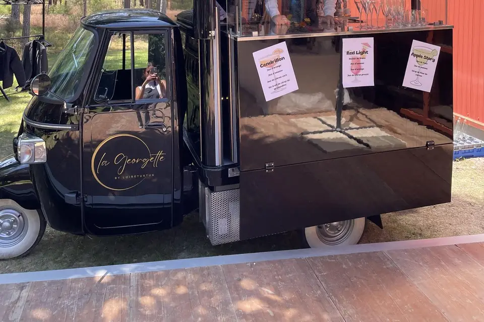 Loire Tuktuk — photo 1