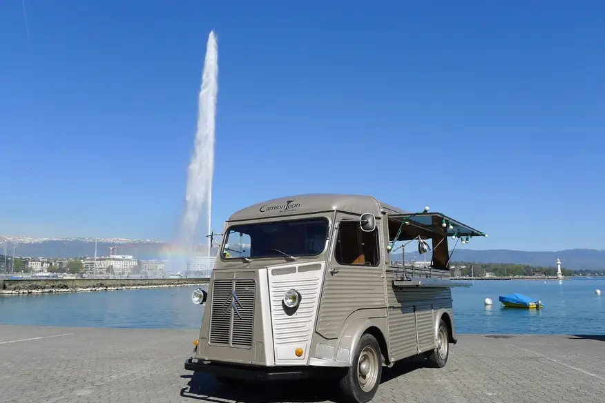 Camion Léon Bar Ambulant — photo 1