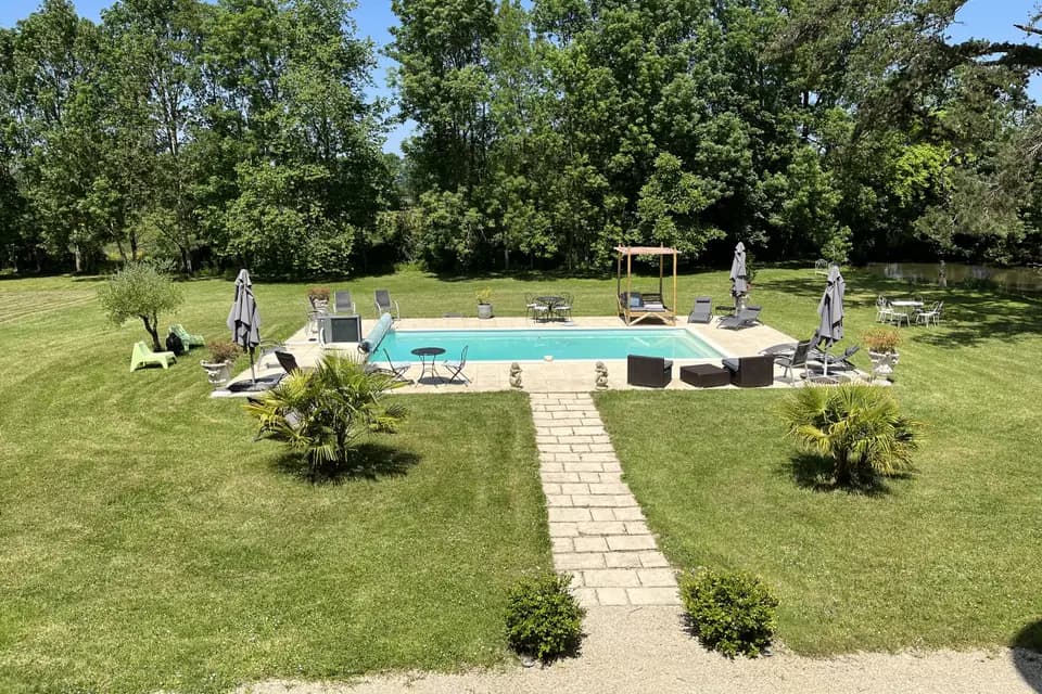 Chateau du Four de Vaux — photo 1