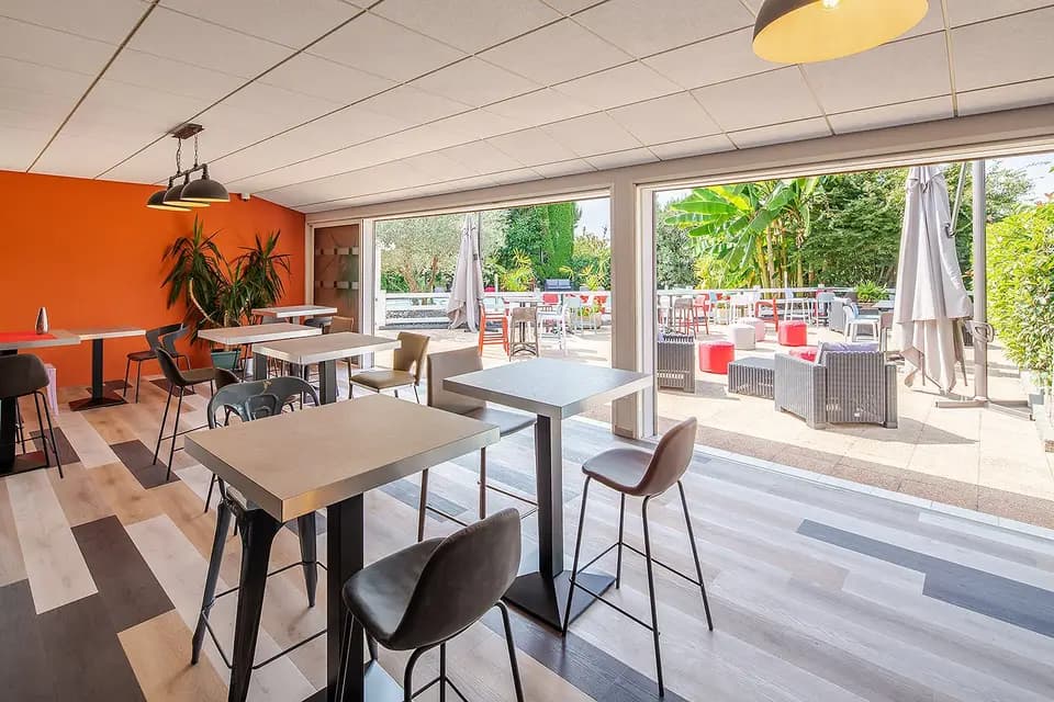 Carré Pau Airport Hôtel — photo 2