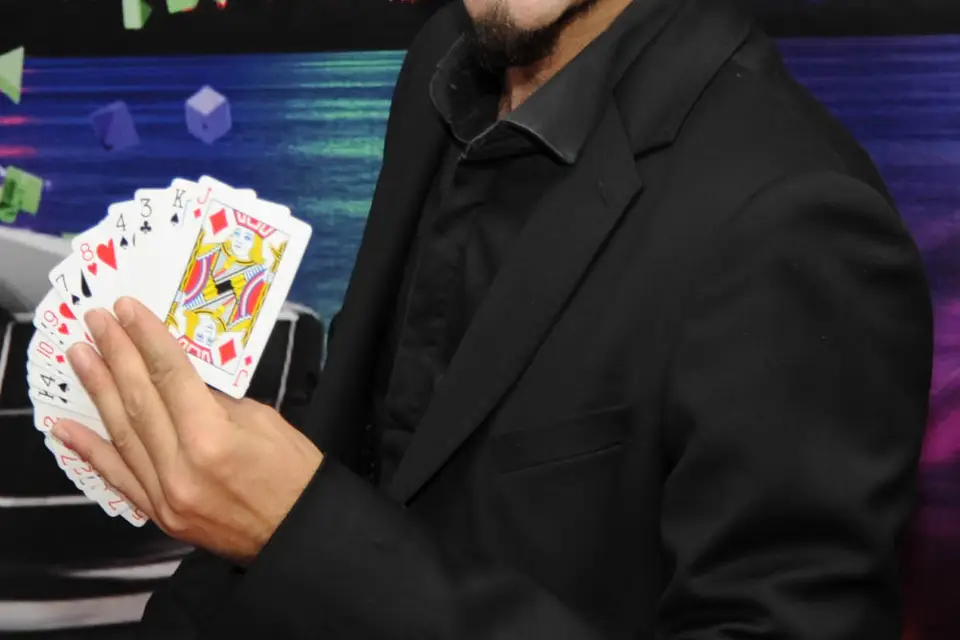 Frank Veyrine - Magicien Illusionniste — photo 1