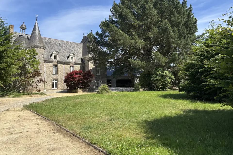 Château De La Fontaine Aux Perles