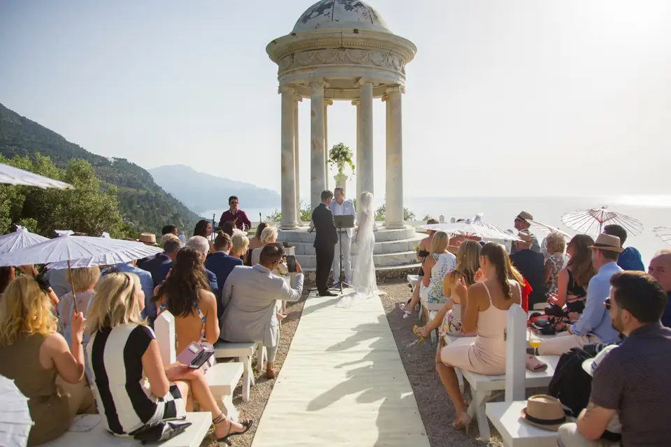 The Parisian Celebrant — photo 4