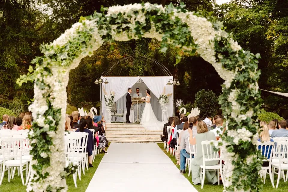 The Parisian Celebrant — photo 2