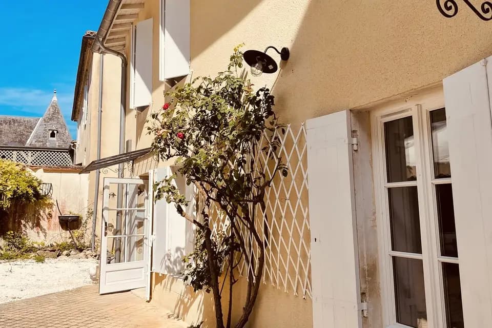 Belle Fontaine — photo 2