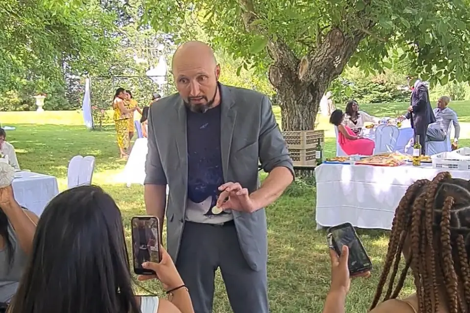 Touzot Gérald Magicien Illusionniste — photo 2