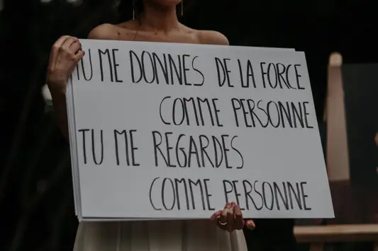 A Deux Mains Tenant — photo 3