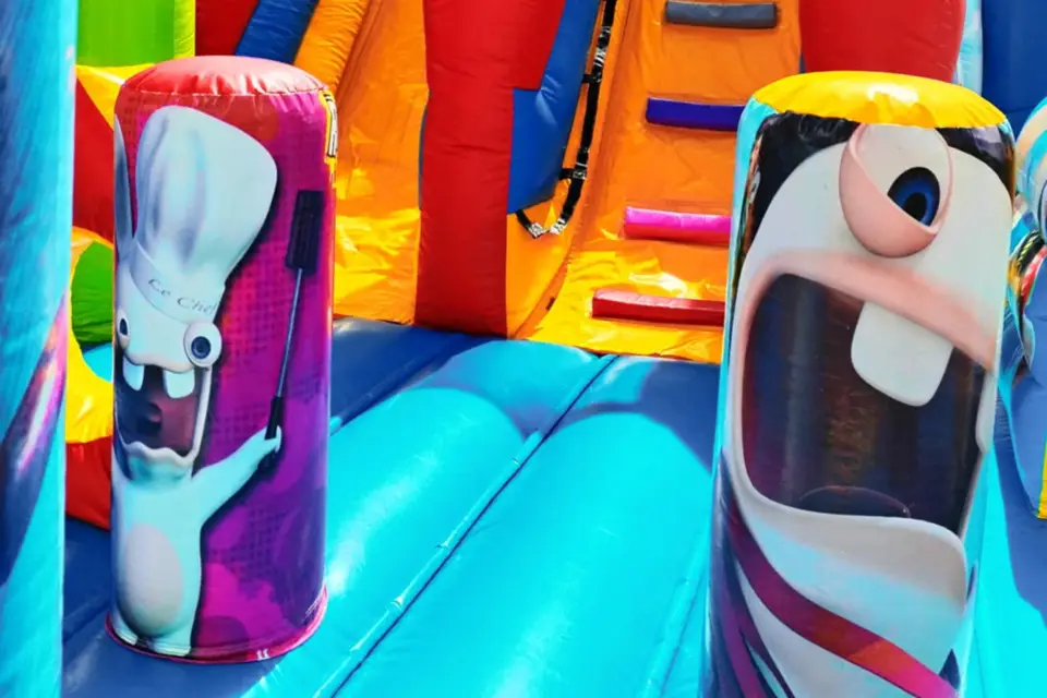 Lois Revest — photo 1