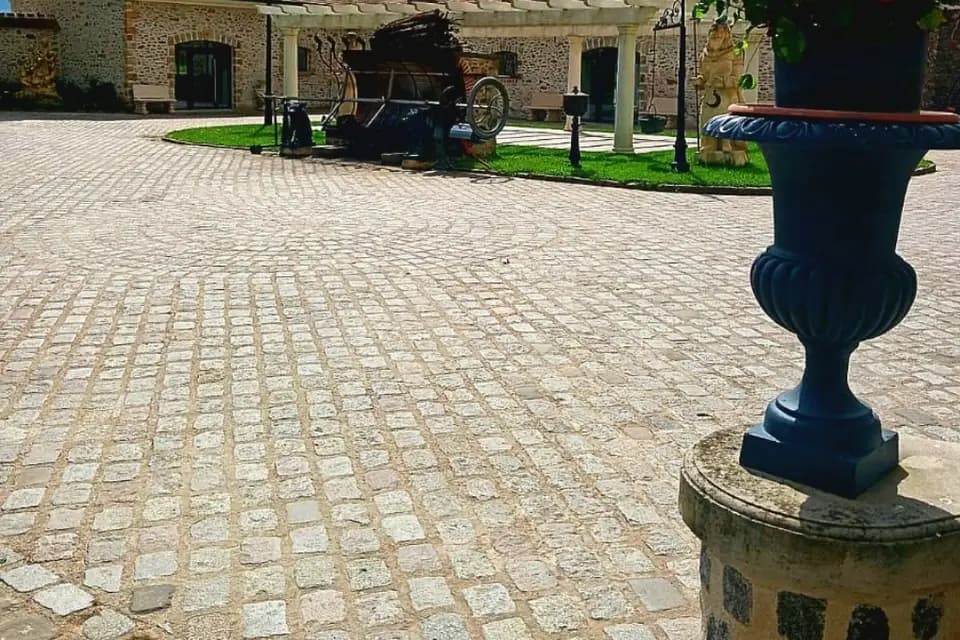 Château du Bois-Eluis — photo 2