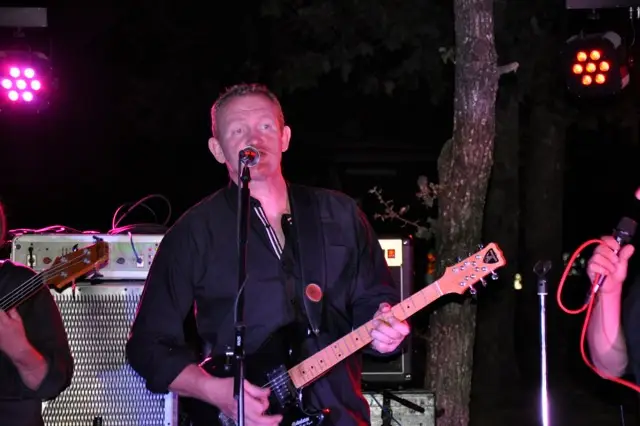 Caged-Live — photo 3