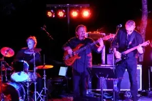 Caged-Live — photo 6