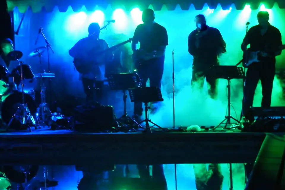 Caged-Live — photo 7