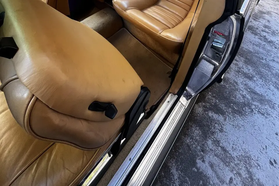 Aston Martin Prestige & BMW classic Cars — photo 3