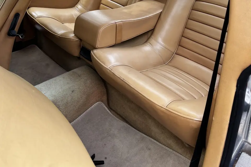 Aston Martin Prestige & BMW classic Cars — photo 7