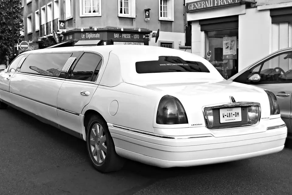 4 As Limousine — photo 5