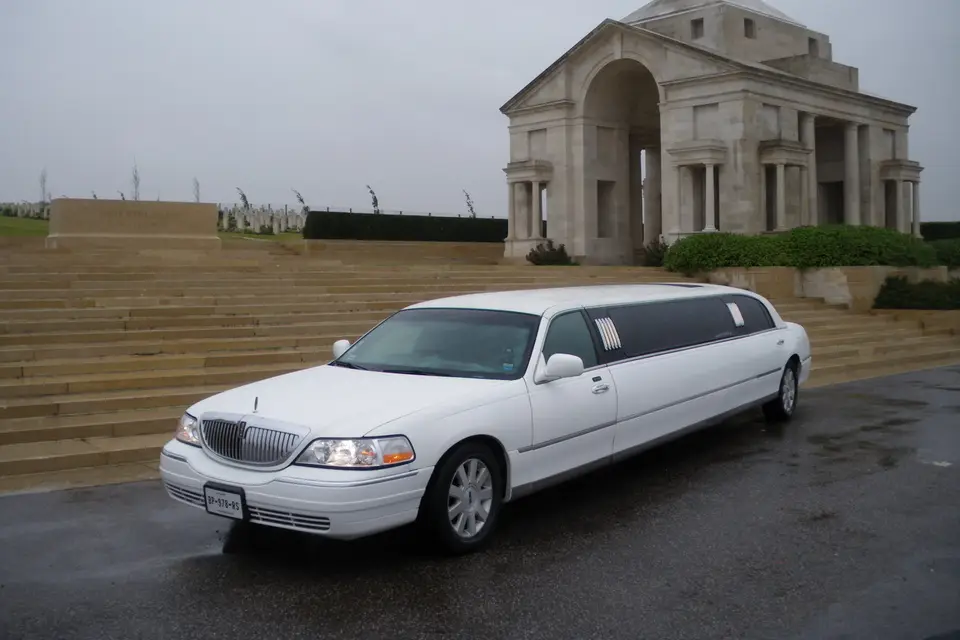 4 As Limousine — photo 1