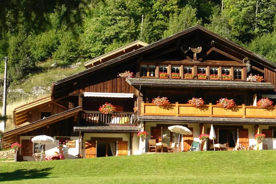 La Serraz — photo 4