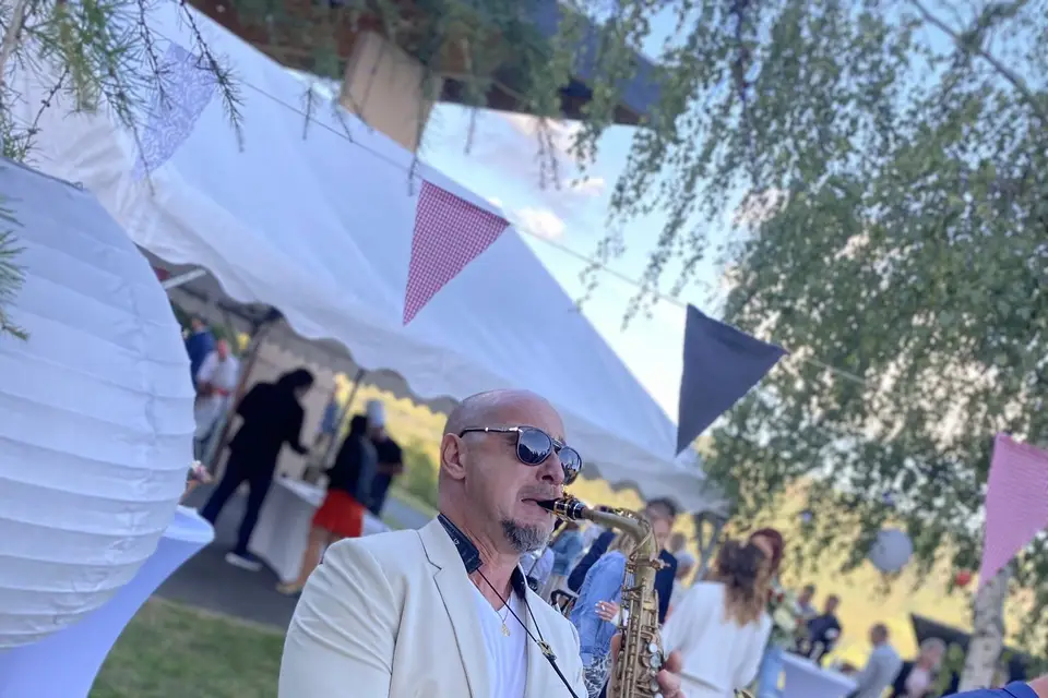 Contact Animation — photo 3