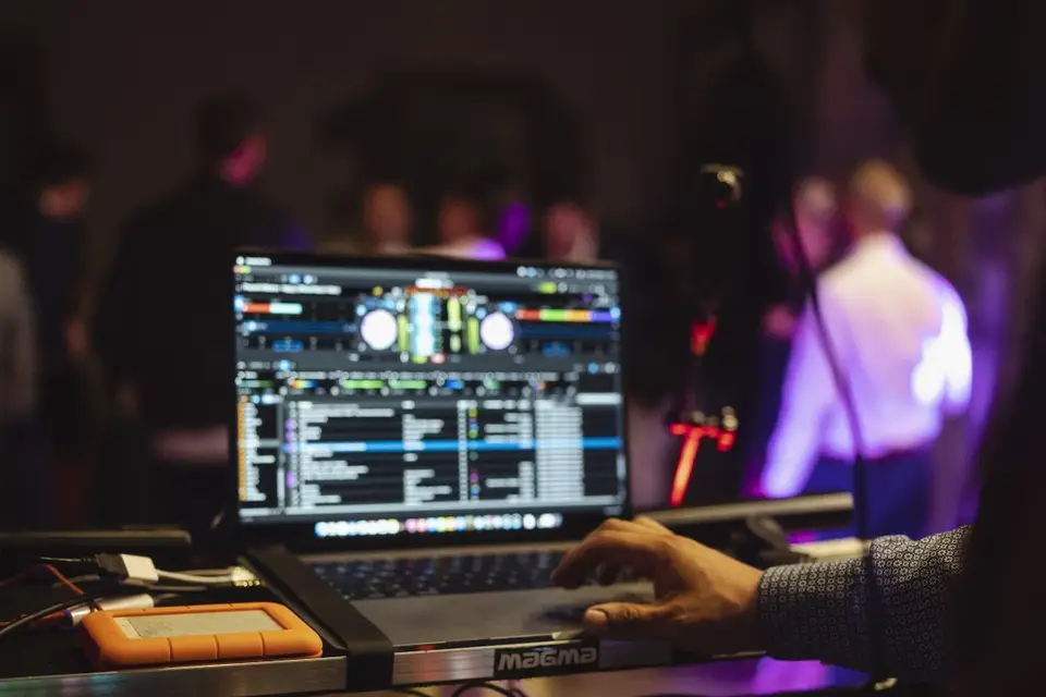 DJ Menas — photo 8