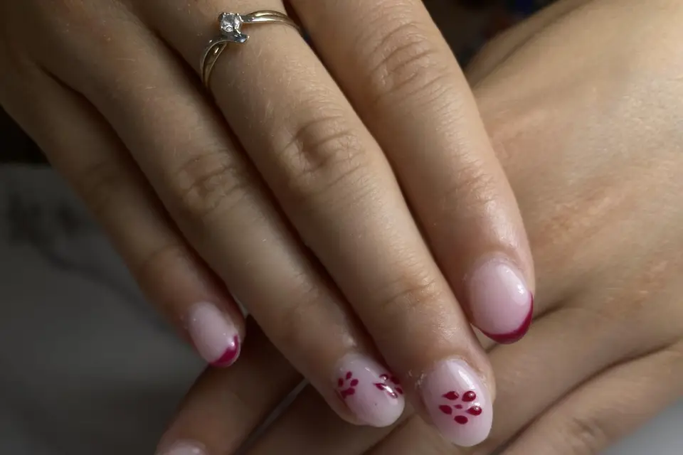 Chloé Makeup Nails — photo 1