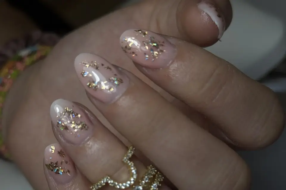 Chloé Makeup Nails — photo 5