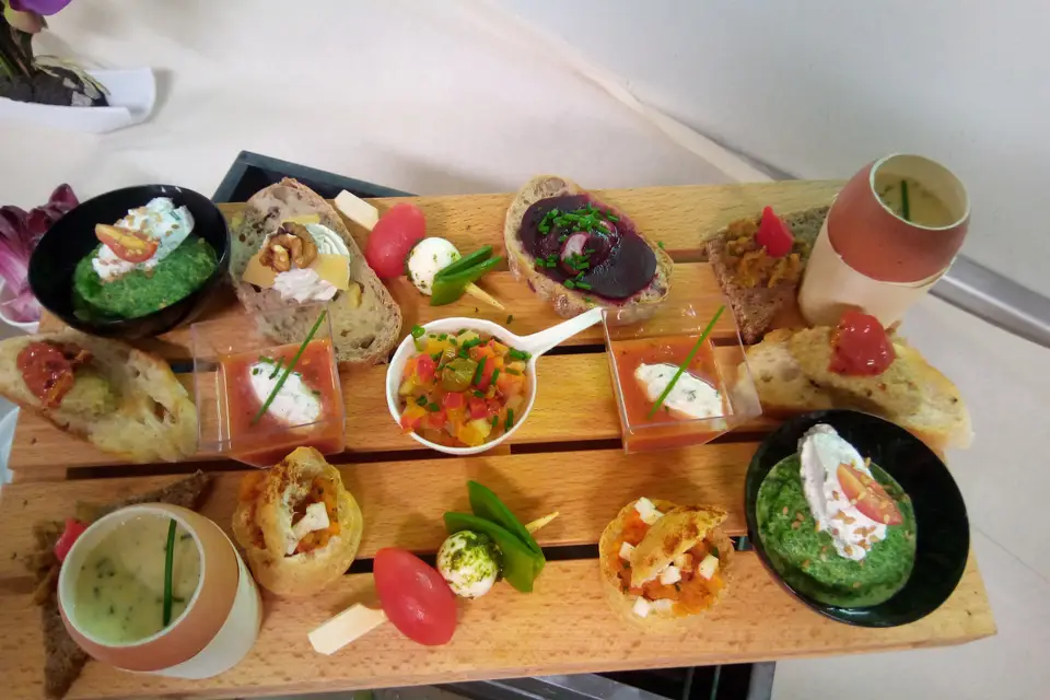 A Table ! — photo 1