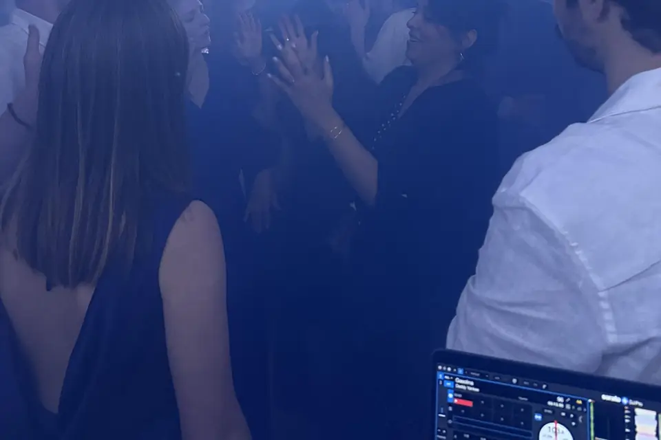 DJ Barn's — photo 4