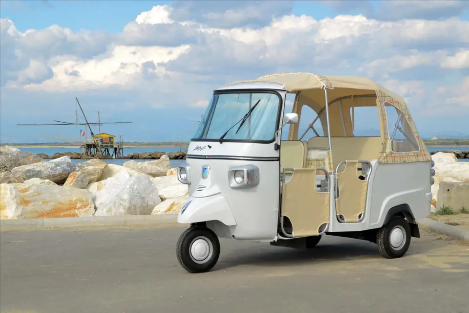 Provence Tuk Tuk Tour — photo 2