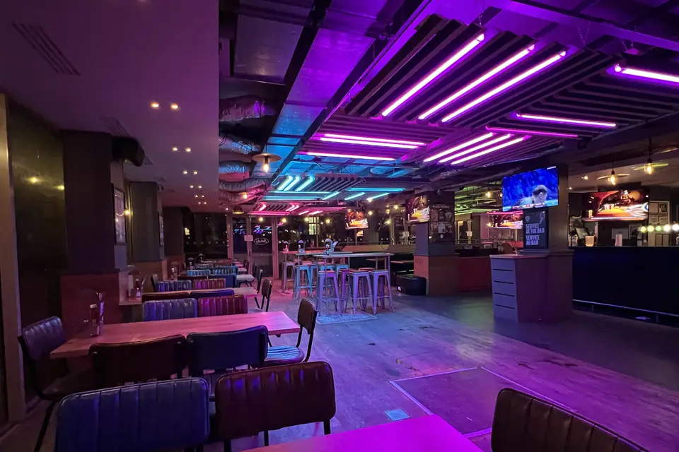 Belushi’s — photo 4