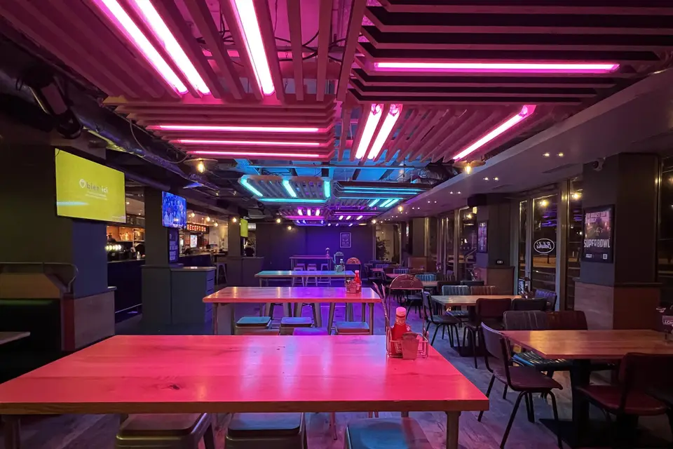 Belushi’s — photo 3