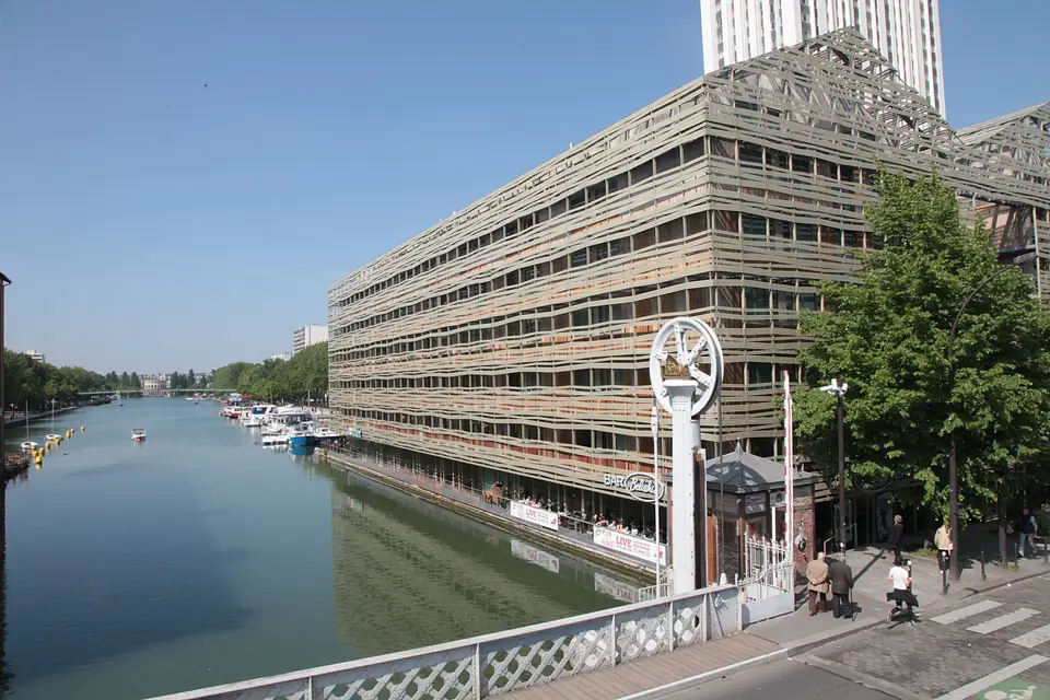 Belushi’s — photo 1