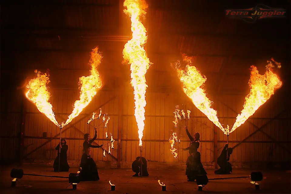 Terra Juggler - Spectacle de feu et led — photo 2