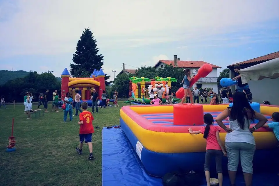 Au Château Gonflable De Papi Jo